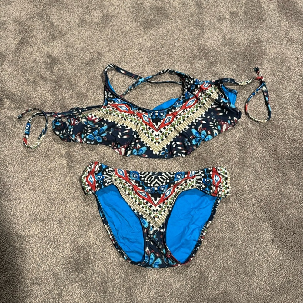 Lucky Brand Tribal Print Bikini Set Flounce Top SIZE S/D Cup Multicolor
